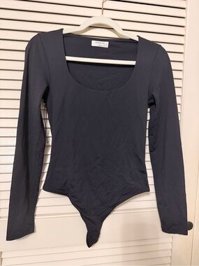 Babaton Scoop Neck Long-Sleeve Bodysuit in Black - Size M